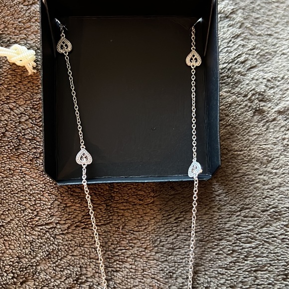 Sterling silver 18” chain with heart design. Heart pendant ruby colored stones - Picture 3 of 5